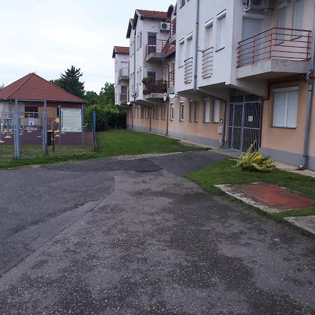 Gabrielle Apartman Hajdúszoboszló Exteriör bild