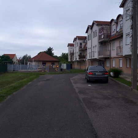 Gabrielle Apartman Hajdúszoboszló Exteriör bild