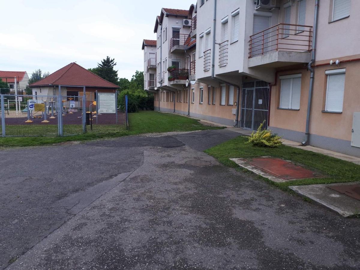 Gabrielle Apartman Hajdúszoboszló Exteriör bild