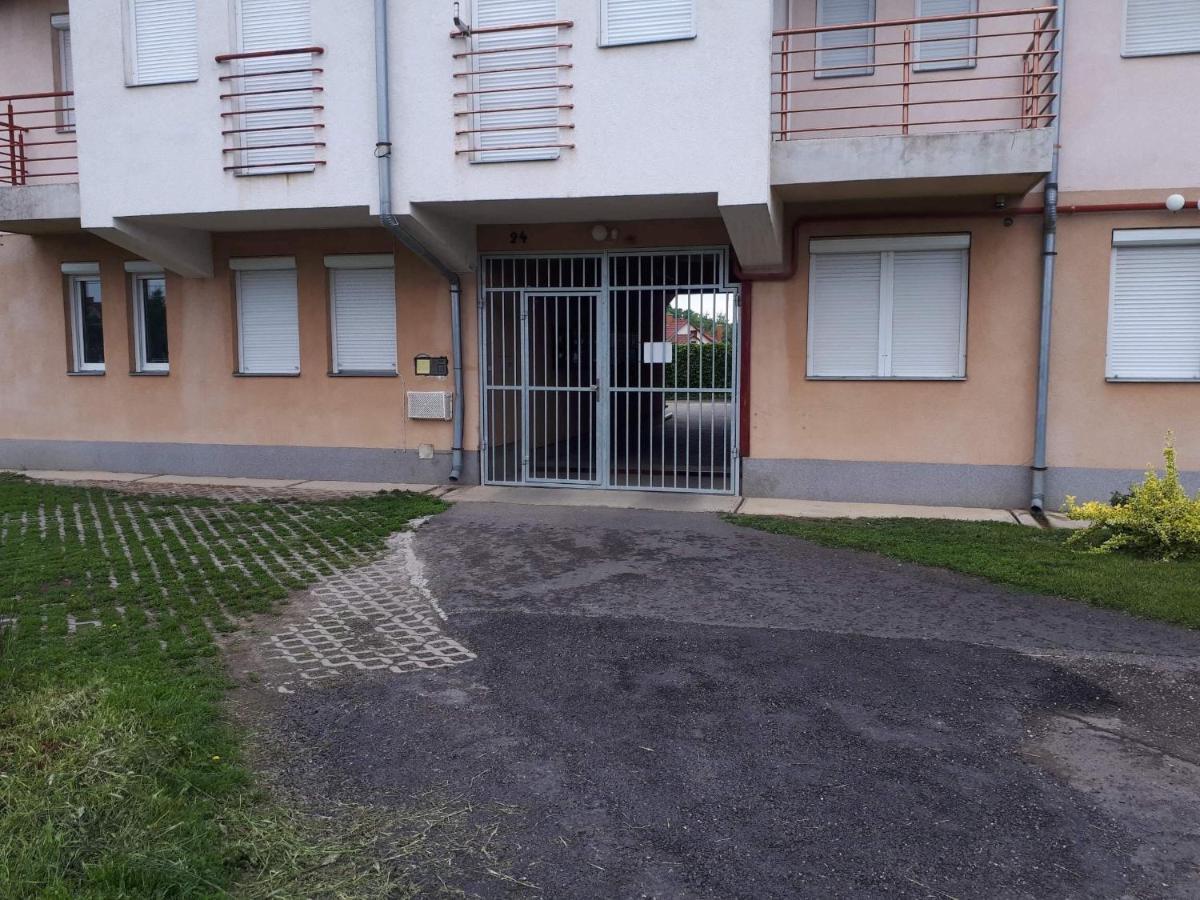 Gabrielle Apartman Hajdúszoboszló Exteriör bild